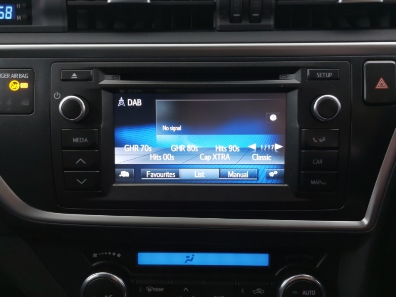 Toyota Auris  White #11