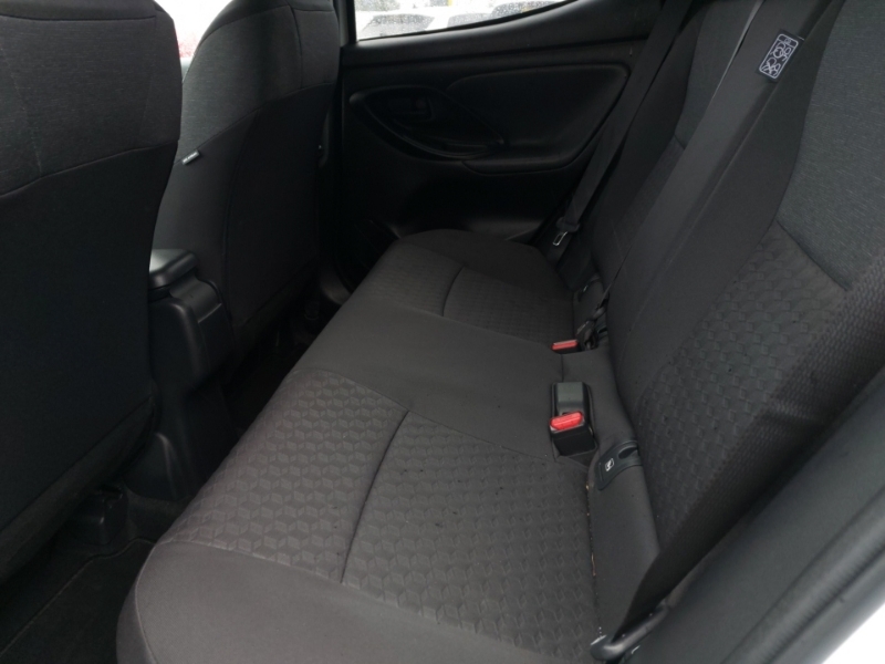 Toyota Yaris 1.5 Hybrid Design Cvt White #6
