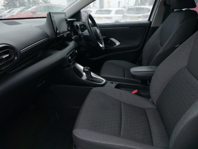 Toyota Yaris 1.5 Hybrid Design Cvt White #5