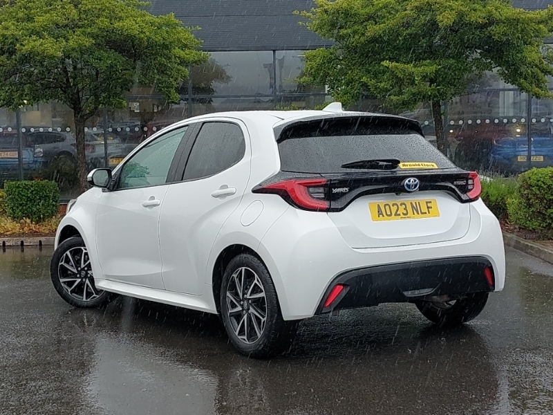 Toyota Yaris 1.5 Hybrid Design Cvt White #2