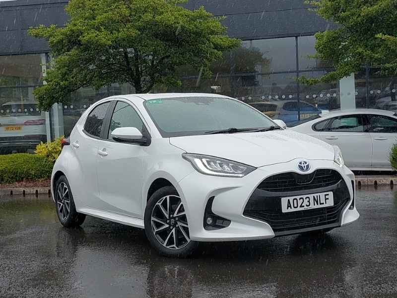 Toyota Yaris 1.5 Hybrid Design Cvt White