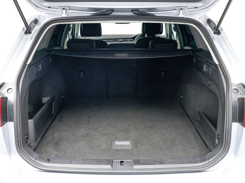 Volkswagen Passat R-line Silver #8