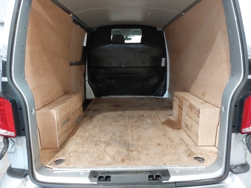 Volkswagen Transporter 2L Startline White #18