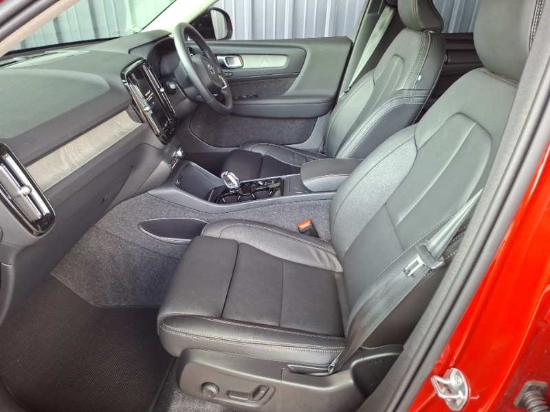 Volvo XC40 2.0 B4p Ultra Dark SL74AEZ Red #5