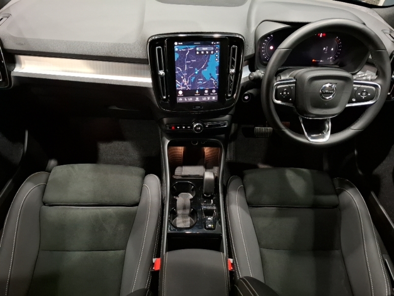 Volvo XC40 2.0 B4p Plus Black Edition RO75MMX Black #3