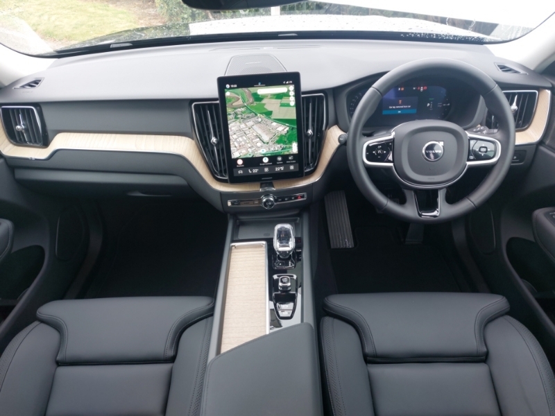 Volvo XC60 2.0 T6 350 Phev Plus Dark Awd Geartronic SO25JXR Black #3