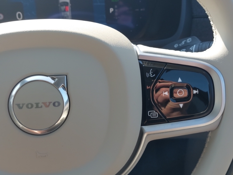 Volvo XC90 Ultra Black #13
