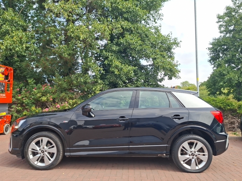 Audi Q2 35 Tfsi S Line S Tronic Black #4
