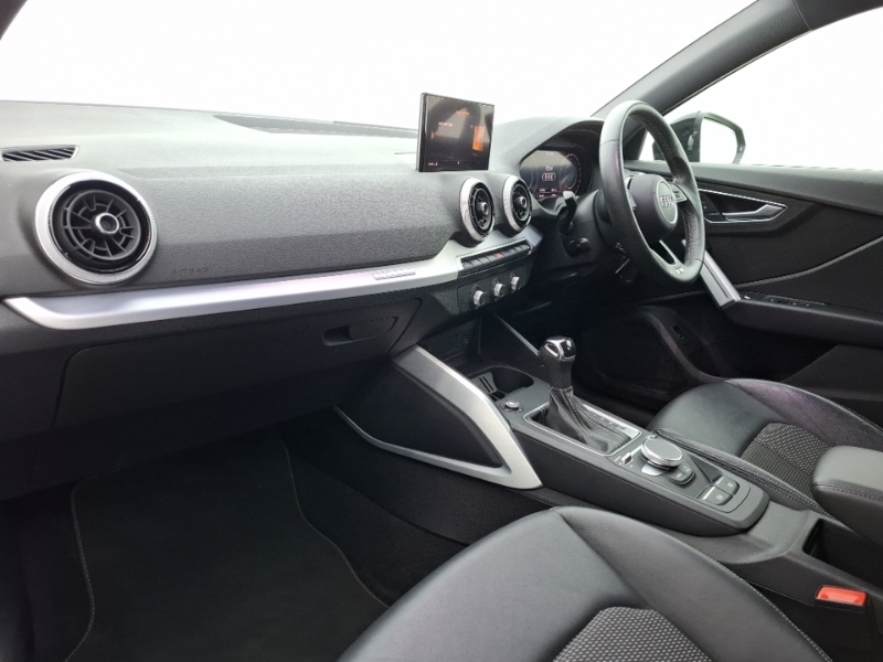 Audi Q2 35 Tfsi S Line S Tronic Black #5