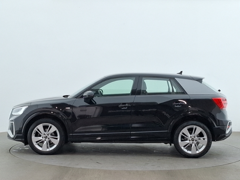 Audi Q2 35 Tfsi S Line S Tronic Black #4
