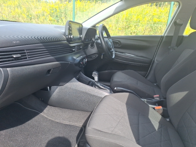 Hyundai Bayon 1.0 Tgdi 48V Mhev Se Connect Dct White #5