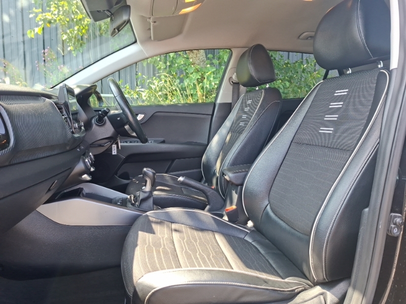 Kia Stonic 1.0T Gdi 48V Gt-line Black #5