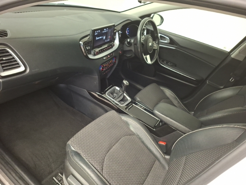 Kia Xceed 1.6 Crdi Isg 3 White #5
