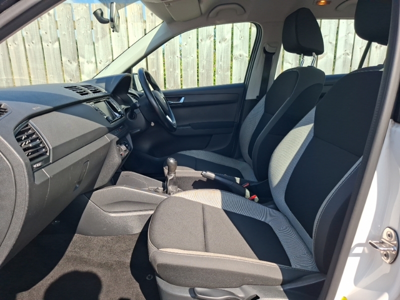 Skoda Fabia 1.0 Tsi Colour Edition White #5