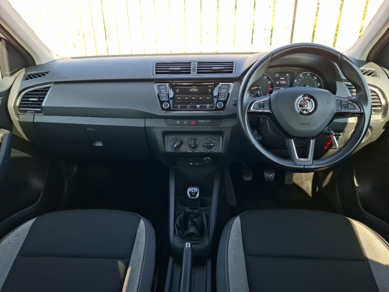 Skoda Fabia 1.0 Tsi Colour Edition White #3