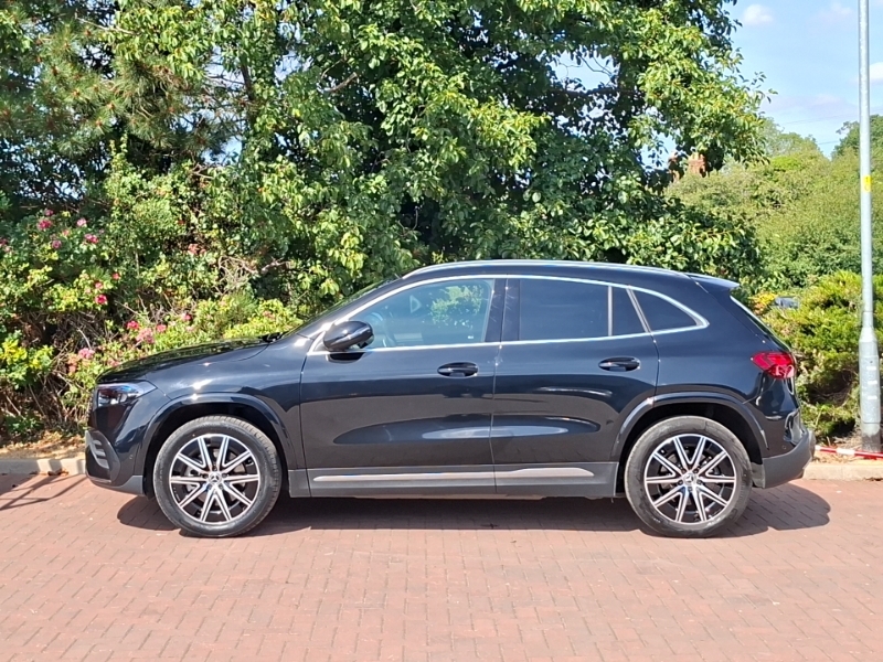 Mercedes-Benz EQA Eqa 250 140Kw Amg Line Executive 70.5Kwh Black #4