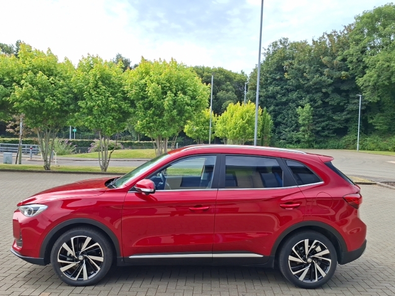 MG ZS 1.5 Hybrid Trophy Red #4