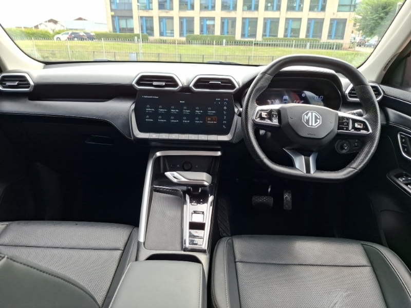 MG ZS 1.5 Hybrid Trophy Red #3