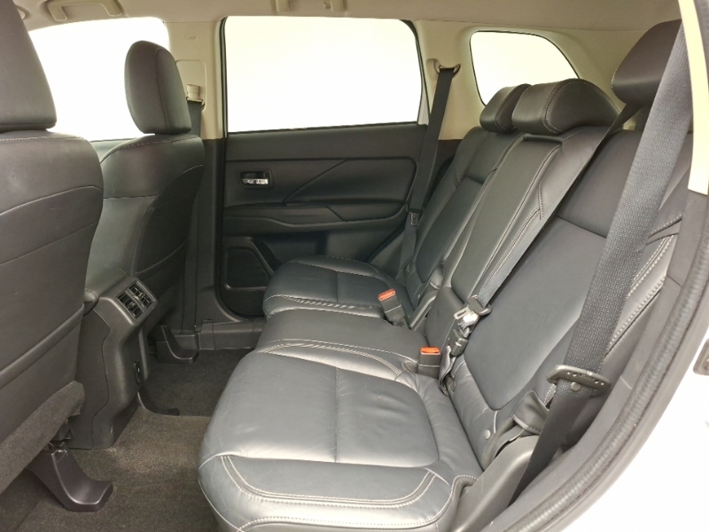 Mitsubishi Outlander 2.0 Exceed Cvt White #6