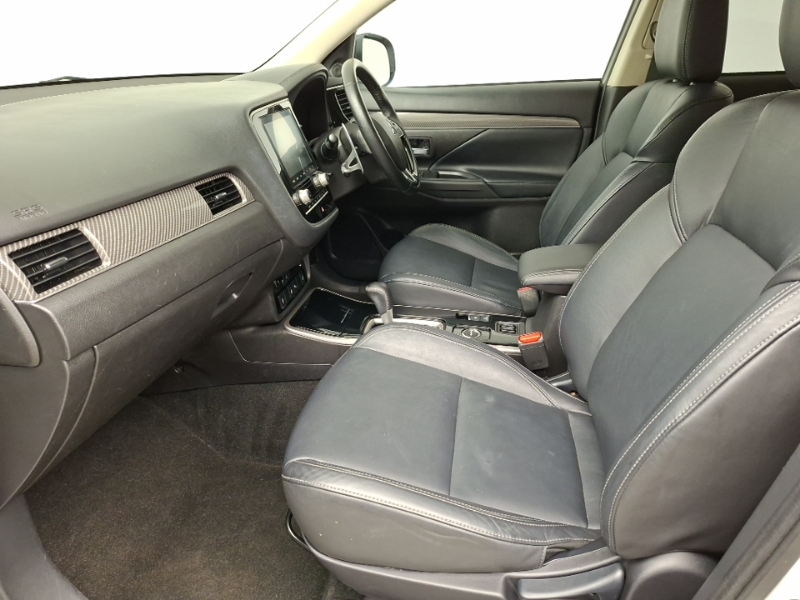 Mitsubishi Outlander 2.0 Exceed Cvt White #5