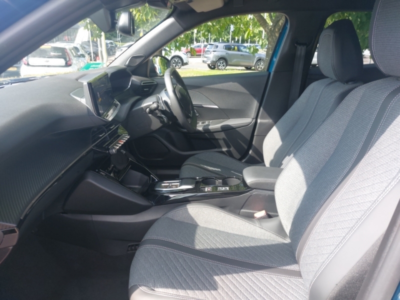 Peugeot 2008 1.2 Hybrid 136 Allure E-dsc6 Blue #5