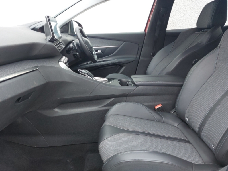 Peugeot 3008 1.5 Bluehdi Allure Premium Eat8 Red #5