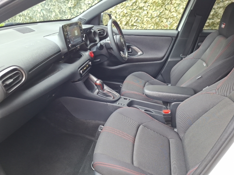 Toyota Yaris 1.5 Hybrid Gr Sport Cvt HN73ECA White #5