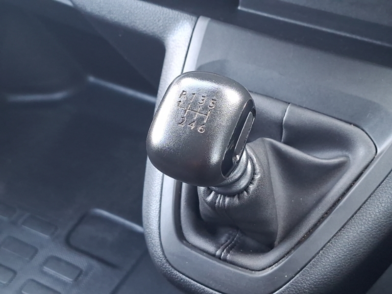 Vauxhall Vivaro 3100 2.0D 145Ps Pro H1 Van Grey #17