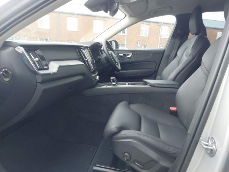 Volvo XC60 2.0 B5p Plus Dark Awd Geartronic RV25ZRC Silver #5