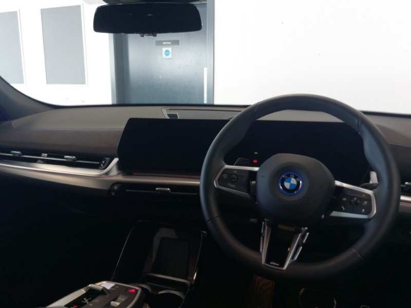 BMW iX2 150Kw Edrive20 Shadow Edition 65Kwh Red #4