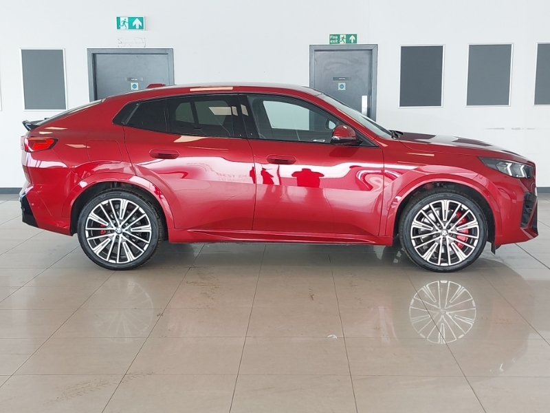 BMW iX2 150Kw Edrive20 Shadow Edition 65Kwh Red #3
