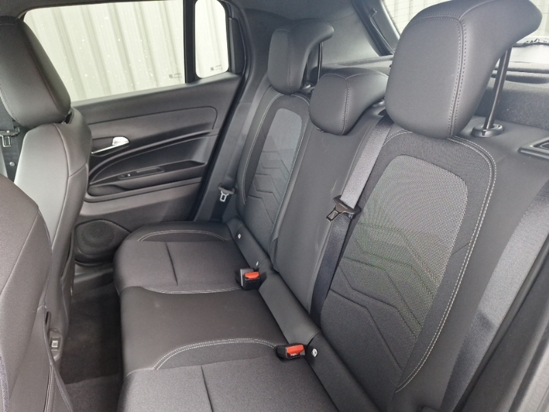 Jeep Avenger 1.2 E-hybrid Altitude Dct Black #6