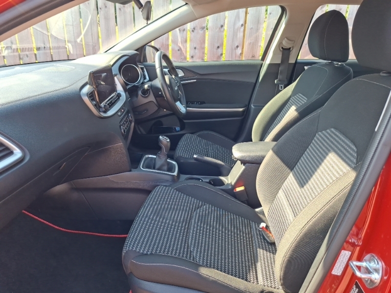 Kia Ceed 1.5T Gdi Isg 138 2 Red #5