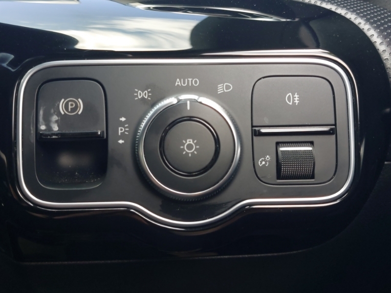 Mercedes-Benz A Class A180d Amg Line Premium Plus White #17