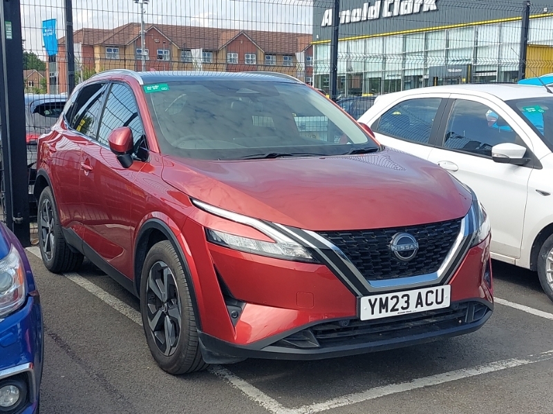 Nissan Qashqai 1.3 Dig-t Mh N-connecta Glass Roof Red