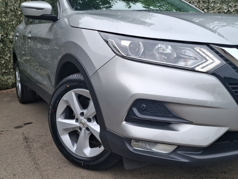 Nissan Qashqai Acenta Premium Black #20