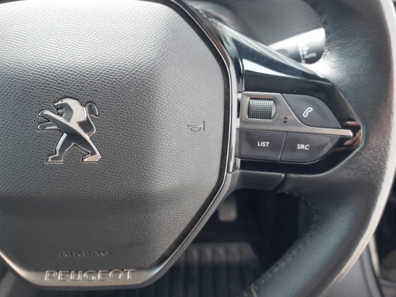 Peugeot e-2008 Allure Premium Grey #13