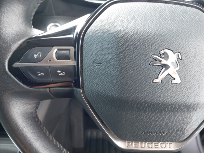 Peugeot e-2008 Allure Premium Grey #12