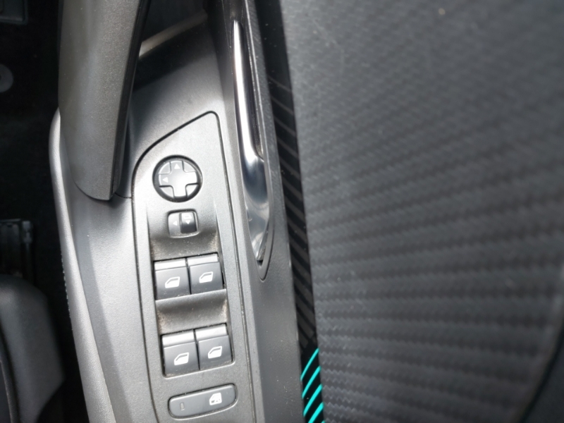 Peugeot e-2008 Allure Premium Grey #17