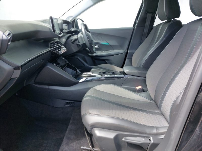 Peugeot e-2008 100Kw Allure Premium 50Kwh Black #5