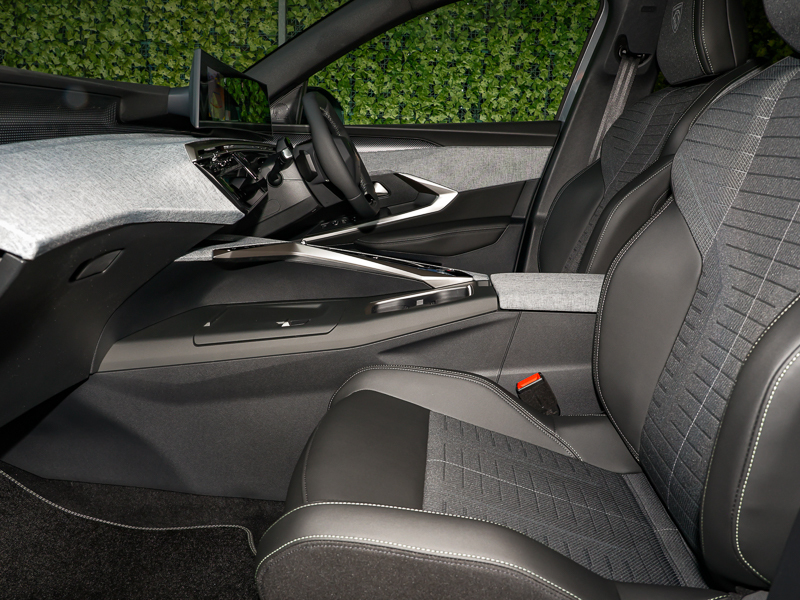Peugeot 3008 1.2 Hybrid 145 Gt E-dsc6 Grey #3