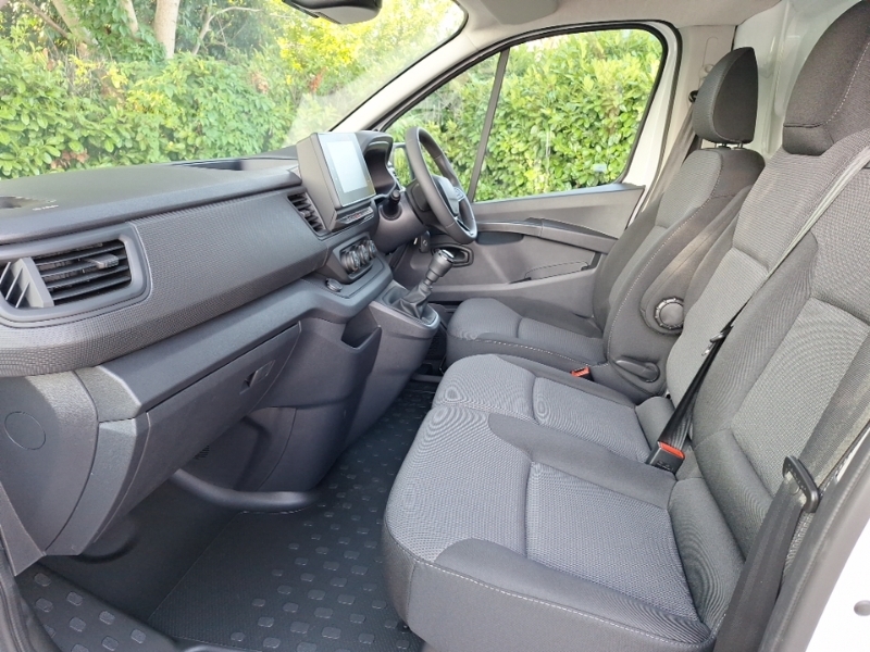 Renault Trafic Ll30 Blue Dci 130 Advance Safety Van White #5