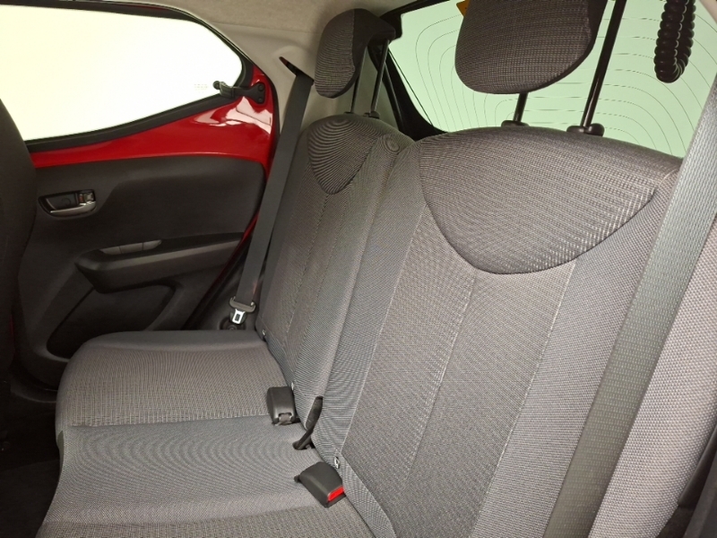 Toyota Aygo 1.0 Vvt-i X-trend Tss SC21AYP Red #6