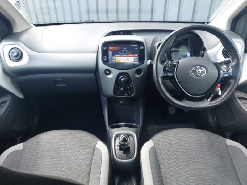Toyota Aygo 1.0 Vvt-i X-play Tss X-shift White #4