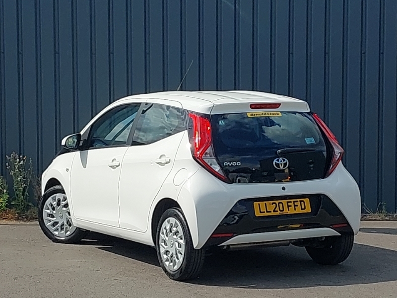 Toyota Aygo 1.0 Vvt-i X-play Tss X-shift White #2