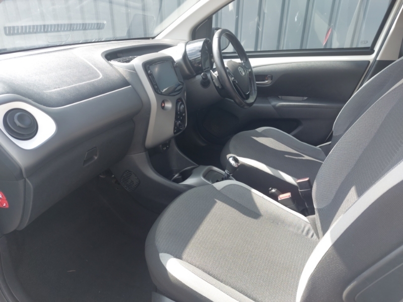Toyota Aygo 1.0 Vvt-i X-play Tss X-shift White #6