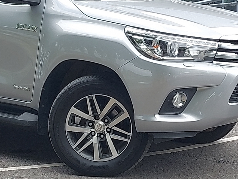 Toyota HILUX D-4d Active Extra Cab White #20