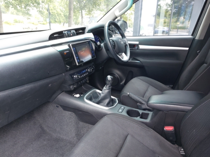 Toyota HILUX Invincible Dcab Pick Up 2.4 D-4d Silver #5