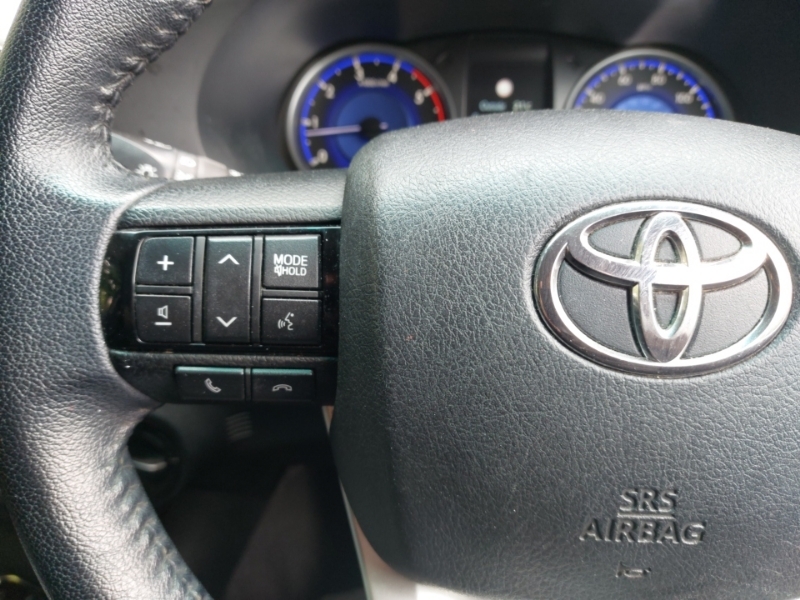 Toyota HILUX D-4d Active Extra Cab White #12