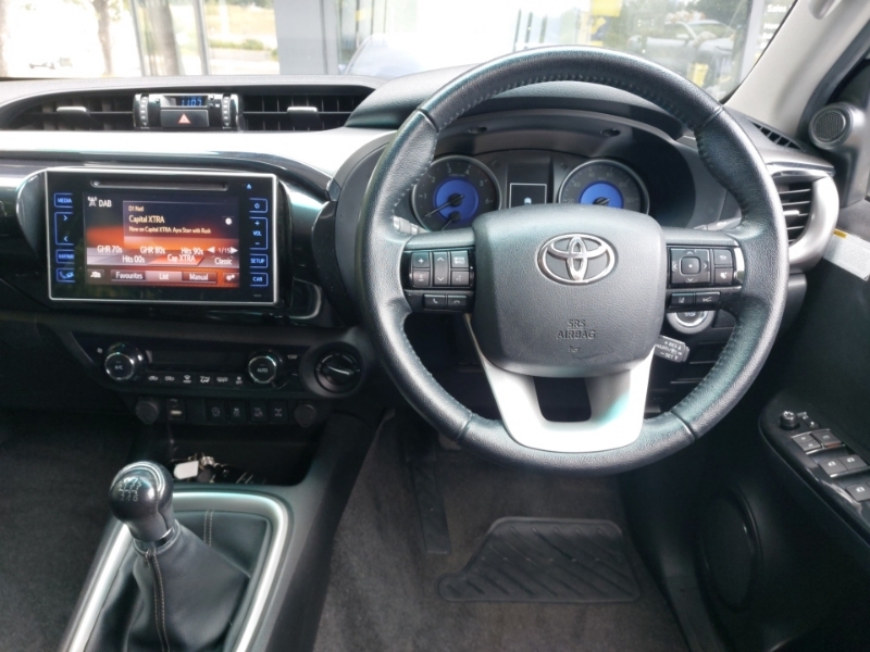 Toyota HILUX D-4d Active Extra Cab White #8